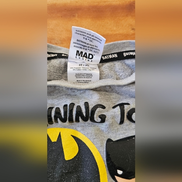 Batman 3T long sleeve grey shirt silicone design - Picture 3 of 4
